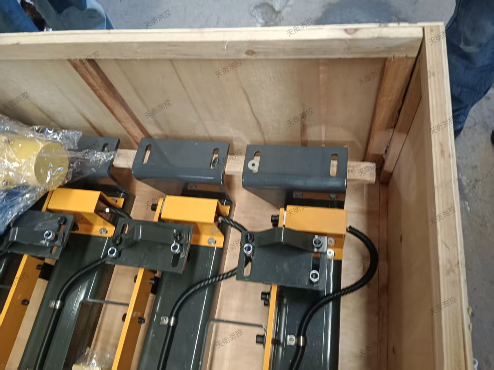 高精度阵列91看片成人软件-0.2级发货现场阵列称“ width=